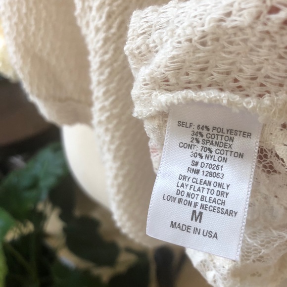 Lace top - Picture 2 of 7